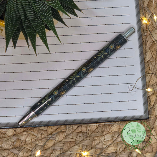 Crayon à l'encre - Feuillages sur fond noir
